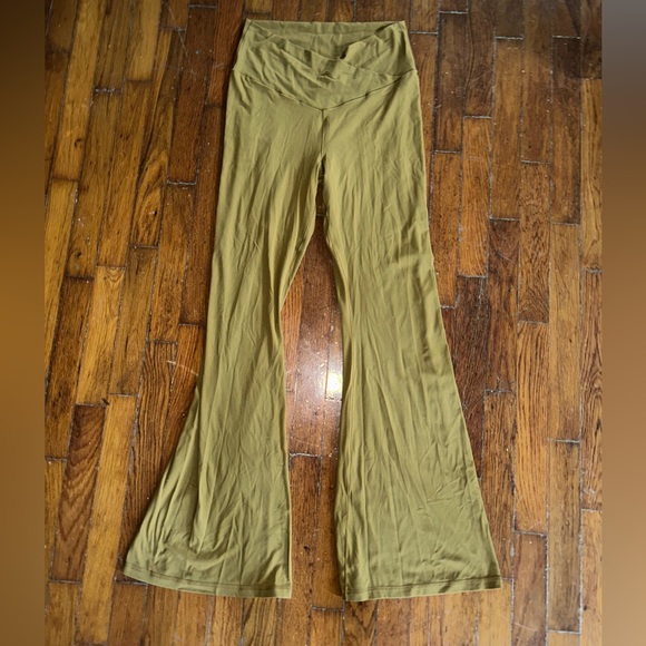 Aerie off line flare crossover leggings! Size XL! - Picture 2 of 3